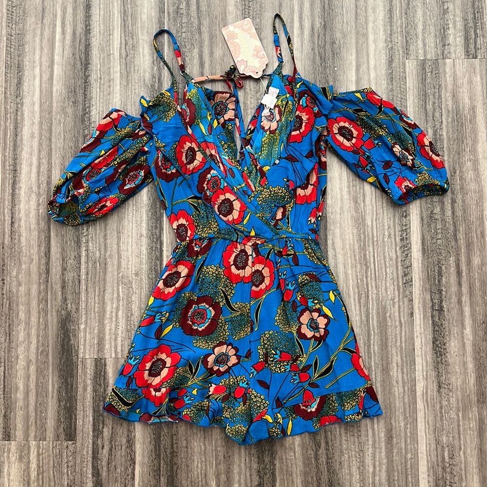 Floral cold shoulder bubble sleeve romper